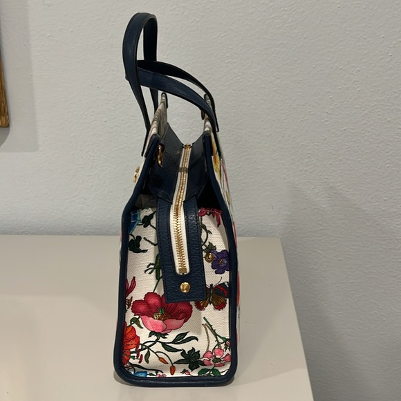 Gucci Flora Canvas Tote with Navy Leather Trim - Picture 5 of 16